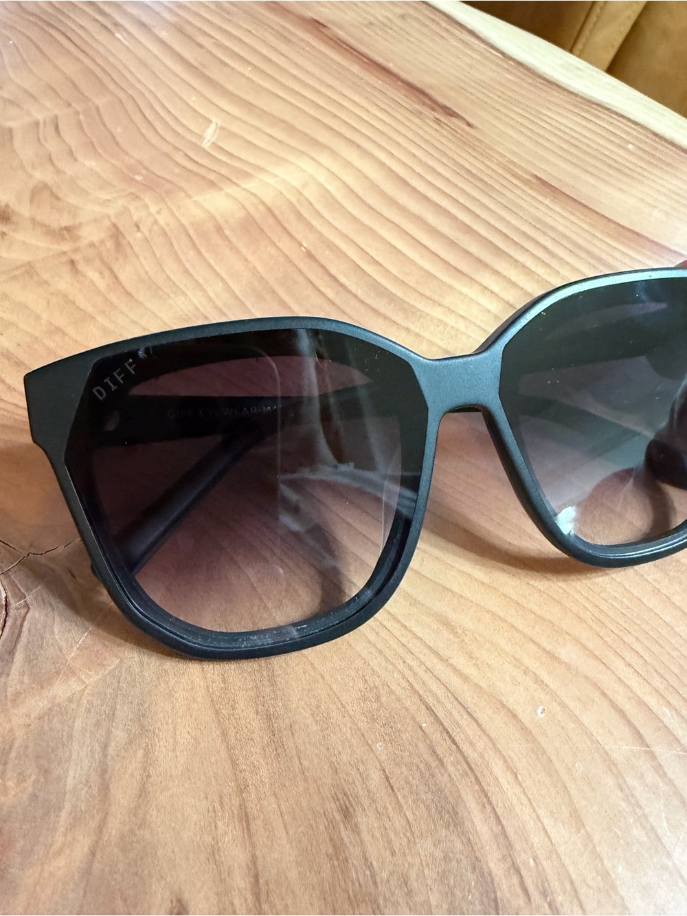 Diff Eyewear Black Cat-Eye Sunglasses with Dark Gradient Lenses